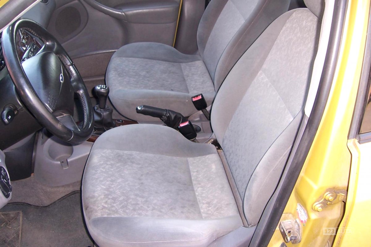 Ford Focus, 2000 - pohled č. 9