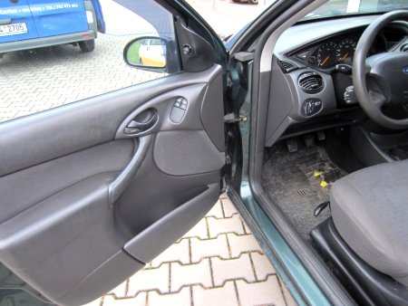 Ford Focus, 2003 - pohled č. 8