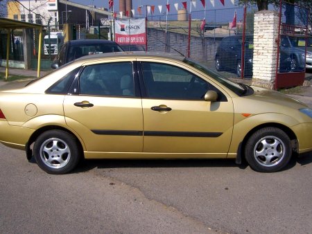 Ford Focus, 2000 - pohled č. 4