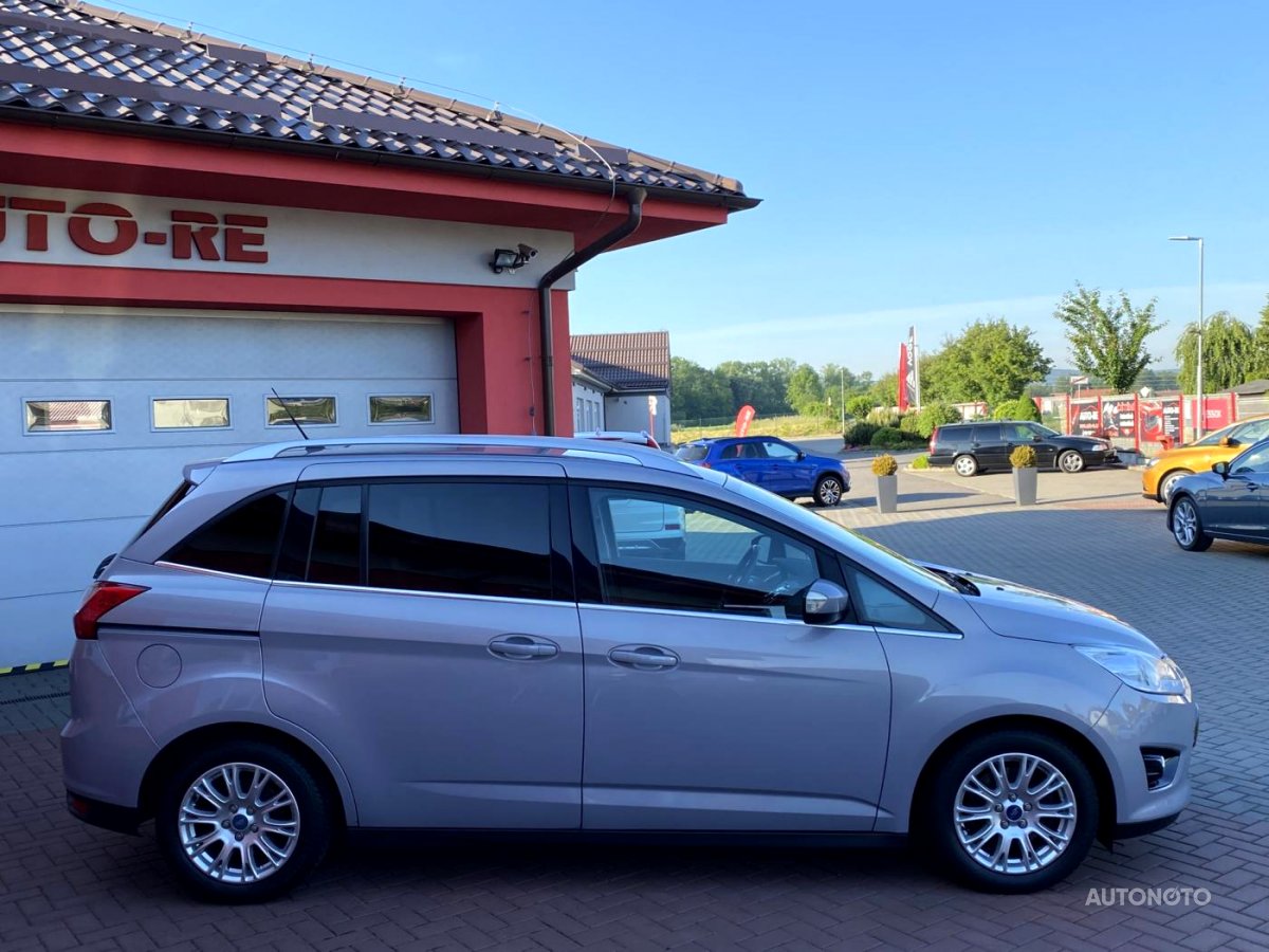 Ford Grand C-MAX, 2011 - pohled č. 3