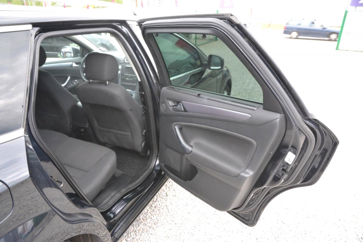 Ford Mondeo, 2011 - pohled č. 21