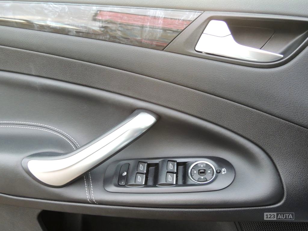 Ford Mondeo, 2011 - pohled č. 14