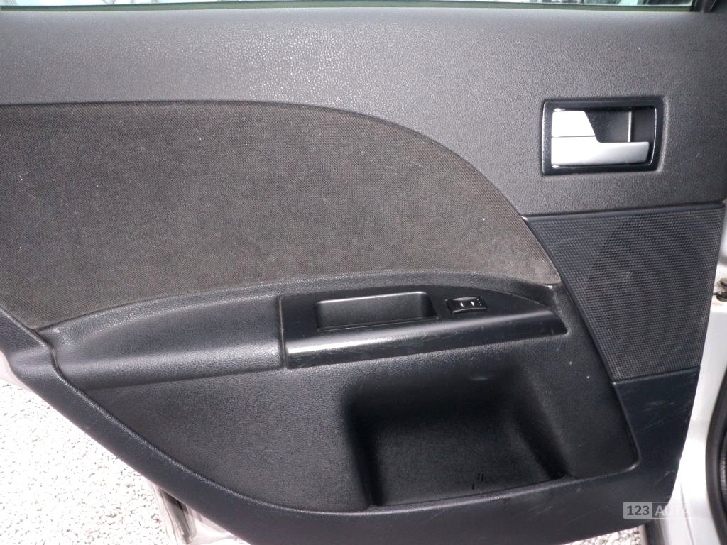 Ford Mondeo, 2002 - pohled č. 17