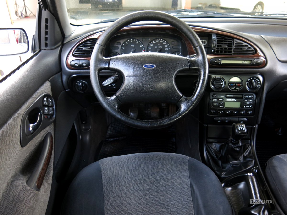 Ford Mondeo, 1998 - pohled č. 9