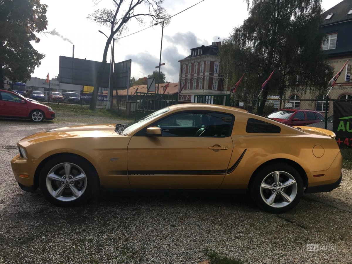 Ford Mustang, 2010 - pohled č. 4