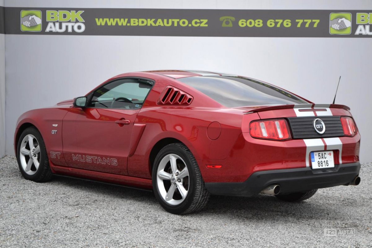 Ford Mustang, 2010 - pohled č. 4