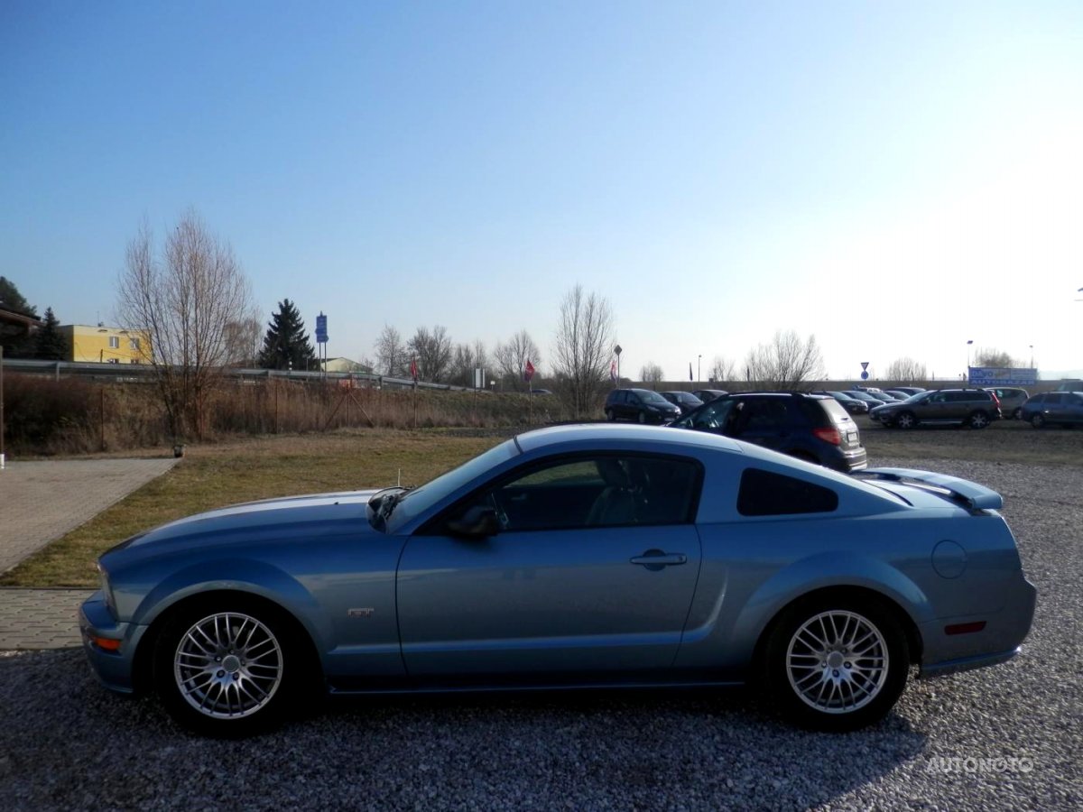 Ford Mustang, 2005 - pohled č. 2