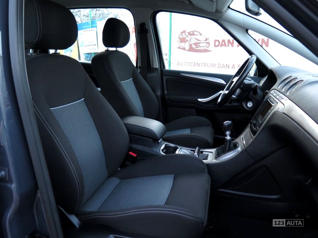 Ford S-MAX, 2011 - pohled č. 16
