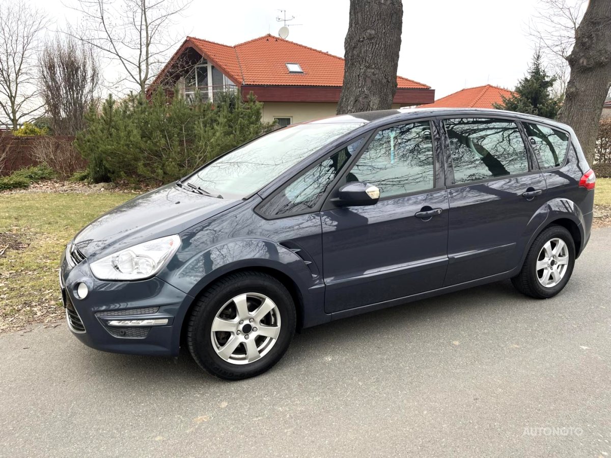 Ford S-MAX, 2012 - pohled č. 2