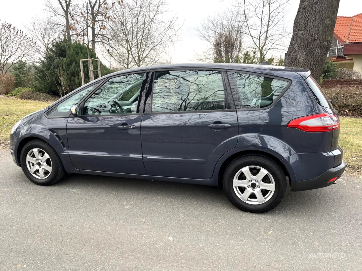 Ford S-MAX, 2012 - pohled č. 3