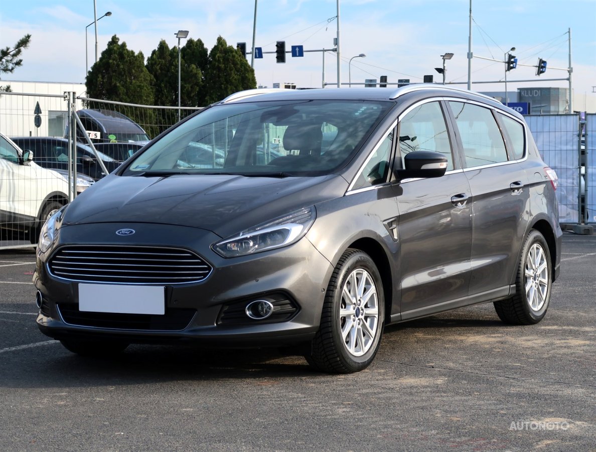 Ford S-MAX, 2015 - pohled č. 3