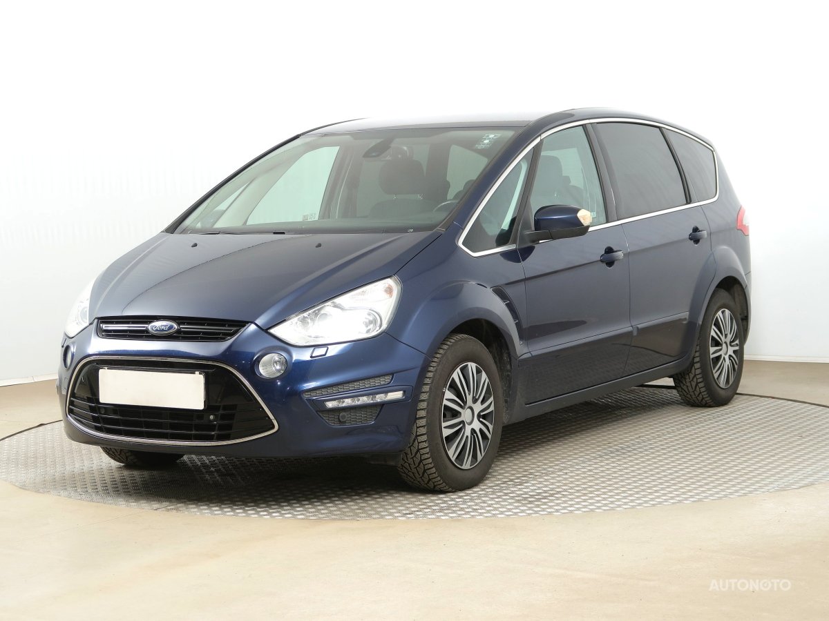 Ford S-MAX, 2012 - pohled č. 3