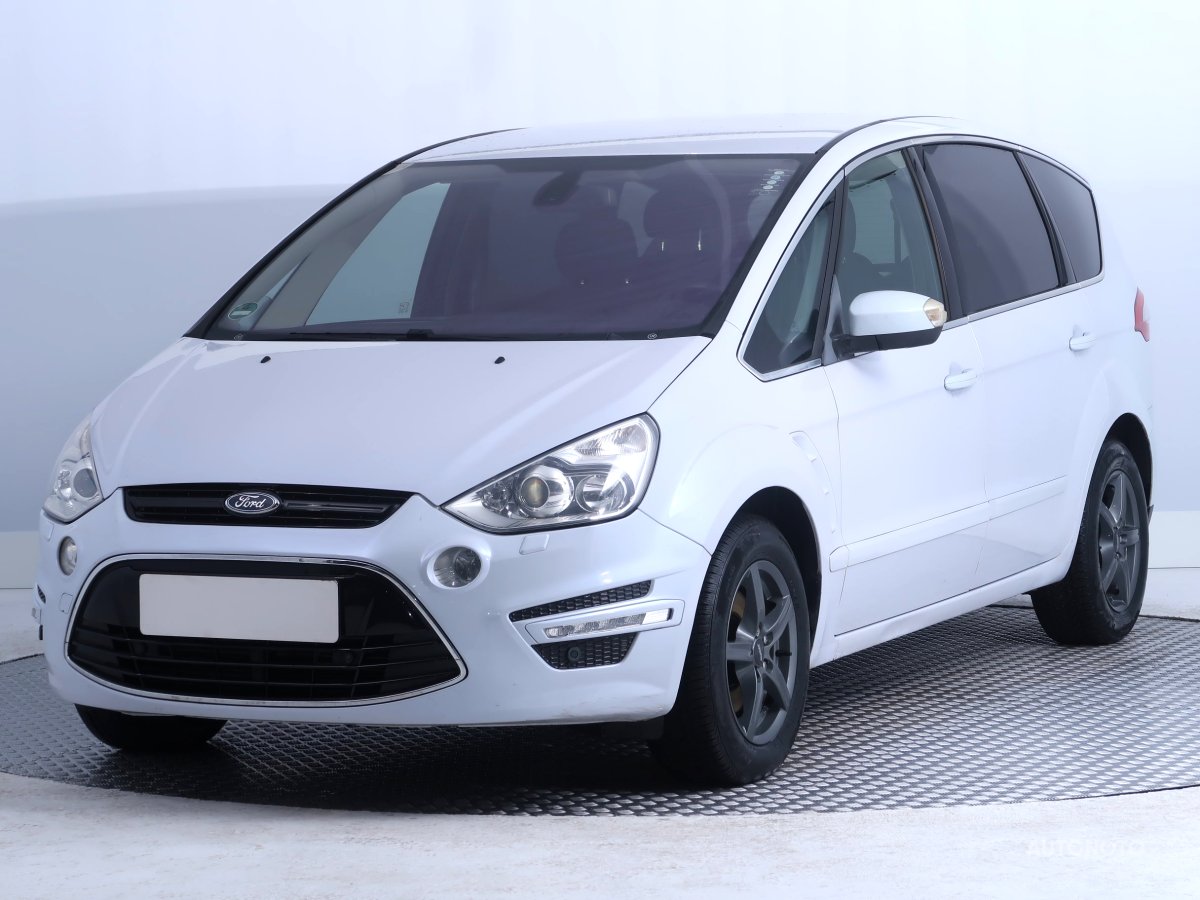 Ford S-MAX, 2012 - pohled č. 3