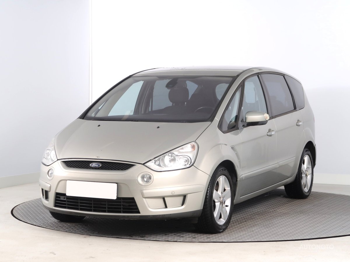 Ford S-MAX, 2009 - pohled č. 3