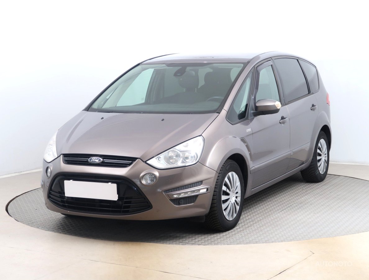 Ford S-MAX, 2012 - pohled č. 3