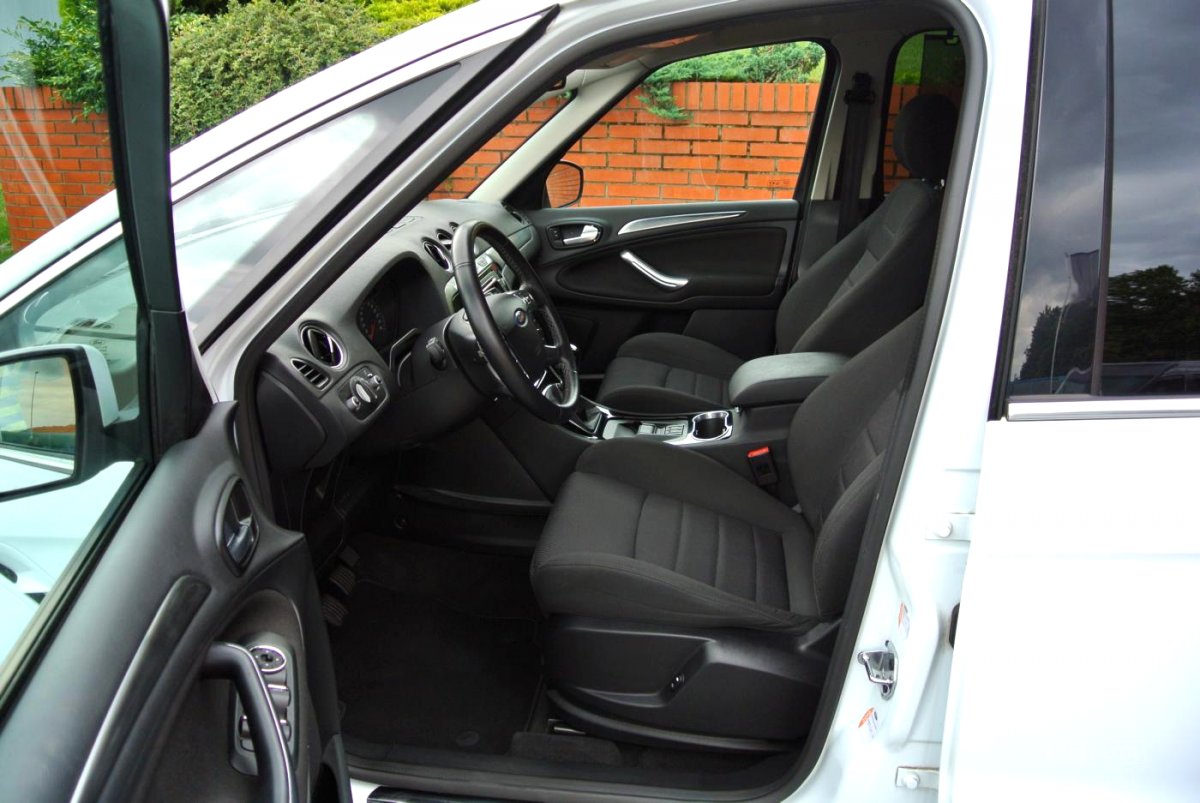 Ford S-MAX, 2013 - pohled č. 10