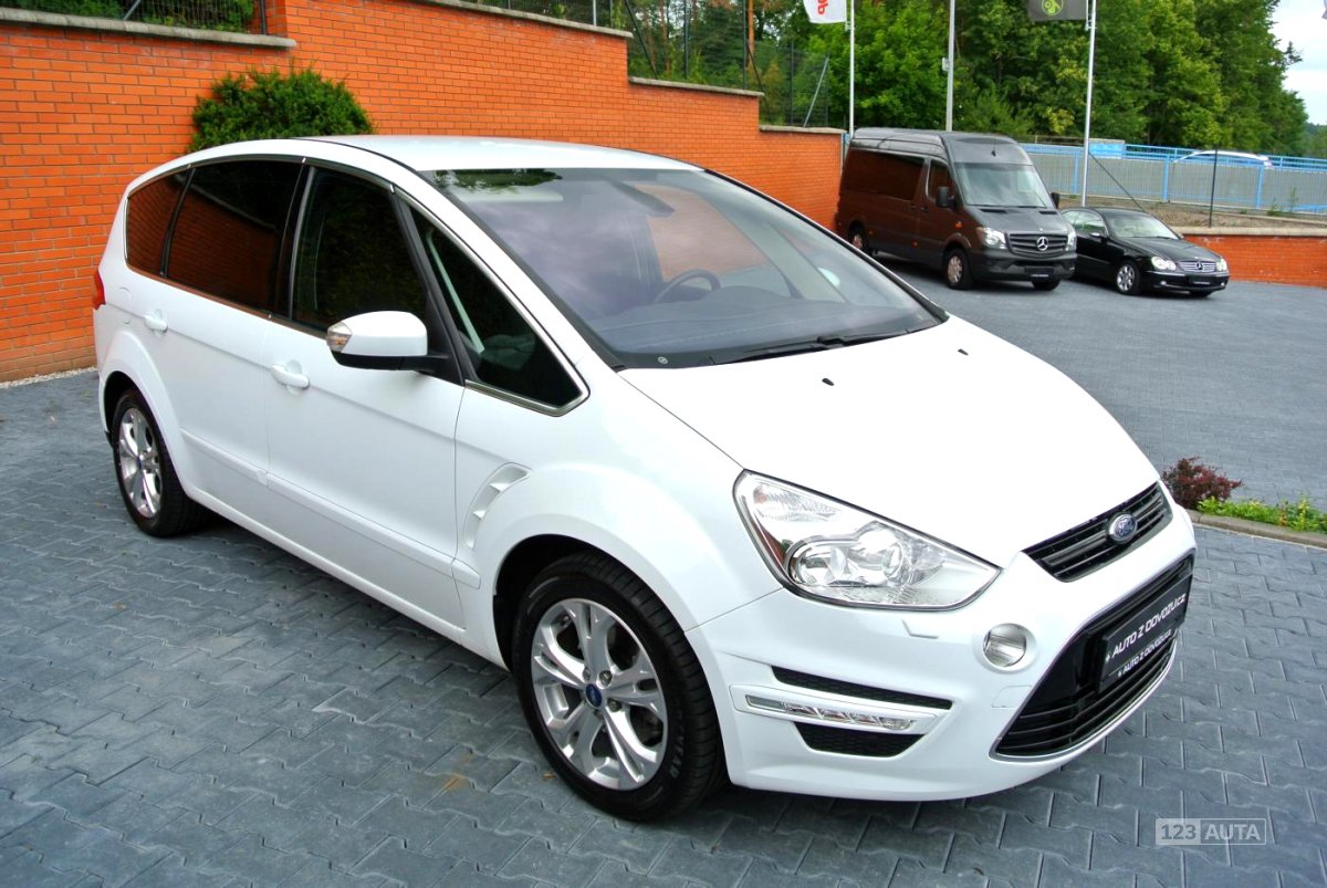 Ford S-MAX, 2013 - pohled č. 3