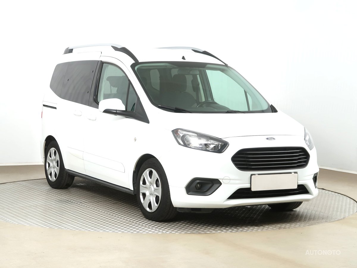 Ford Tourneo Courier, 2021 - celkový pohled