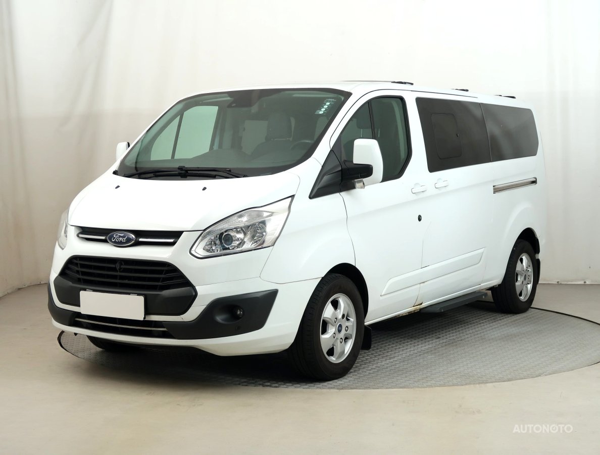 Ford Tourneo Custom, 2017 - pohled č. 3