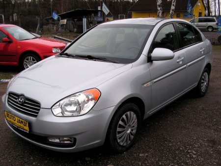 Hyundai Accent 1,5 CRDi EX 81kw klima