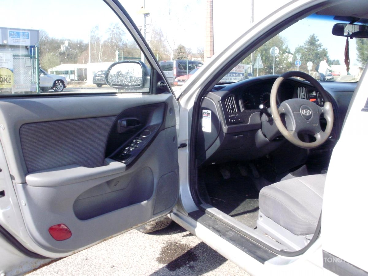 Hyundai Elantra, 2004 - pohled č. 4