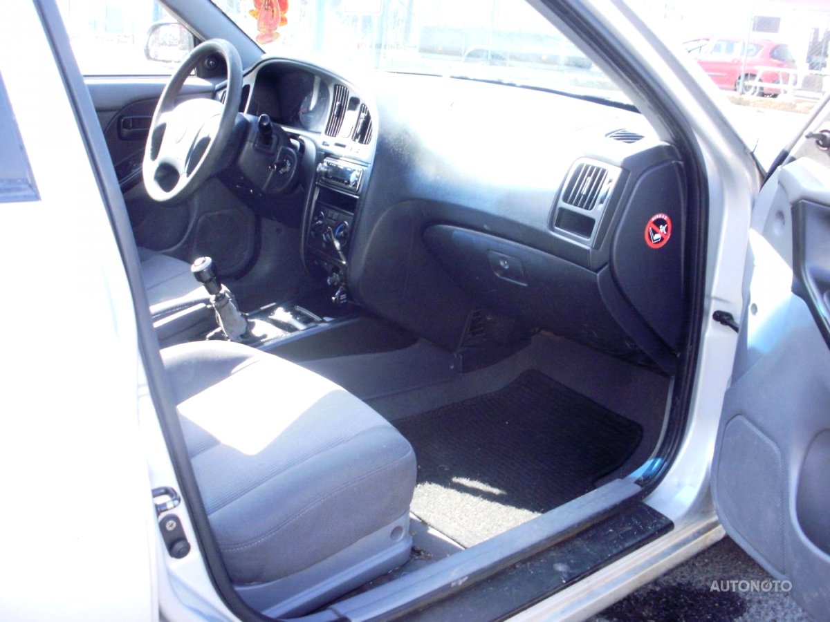 Hyundai Elantra, 2004 - pohled č. 6