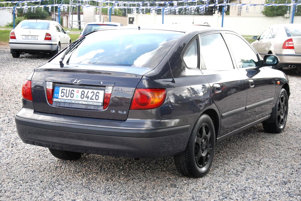 Hyundai Elantra, 2002 - pohled č. 3