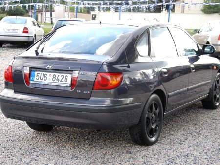 Hyundai Elantra, 2002 - pohled č. 3