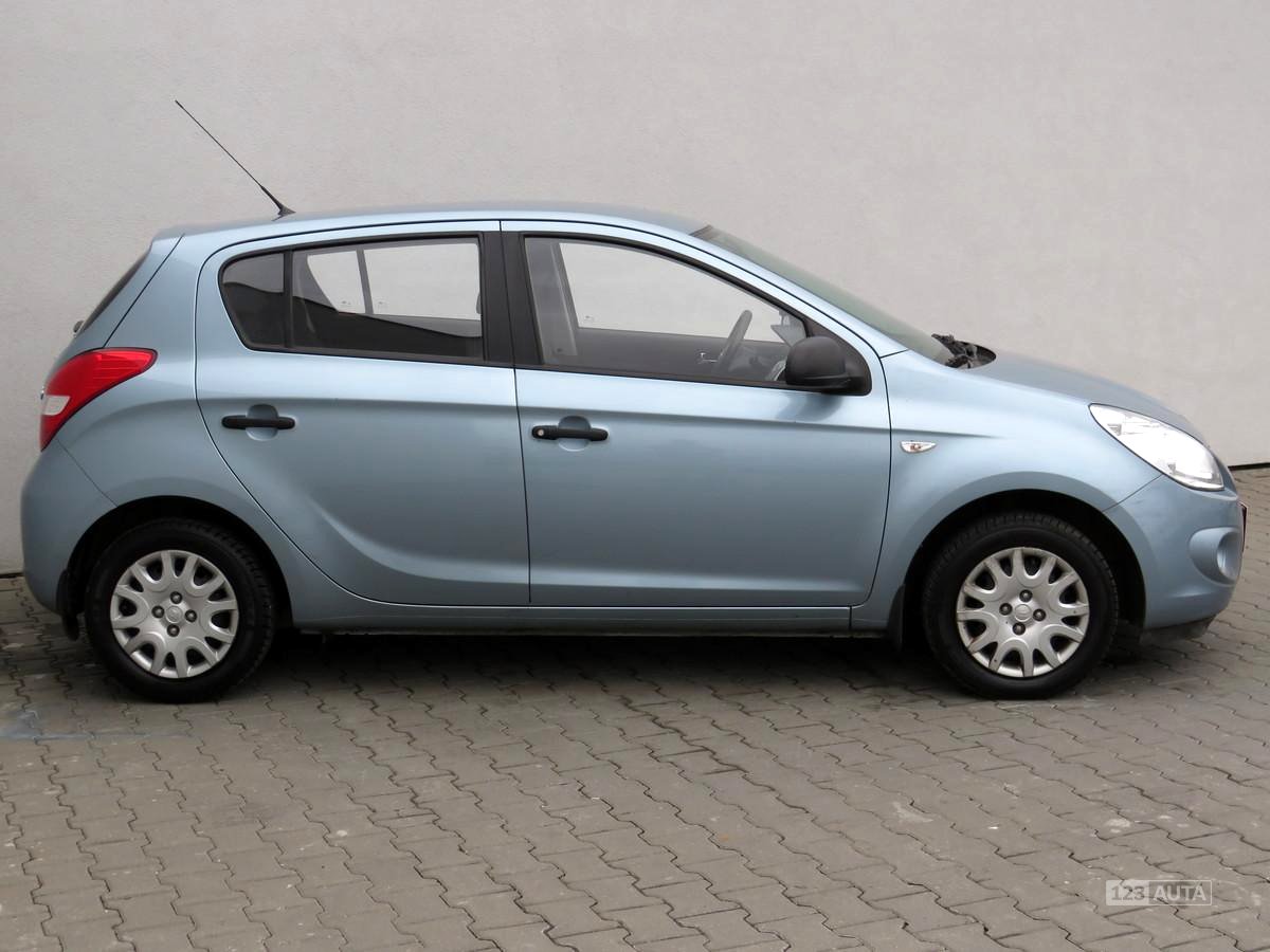 Hyundai i20, 2010 - pohled č. 4