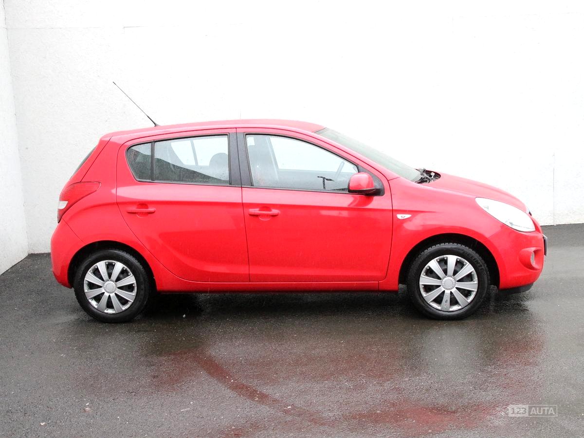 Hyundai i20, 2010 - pohled č. 4