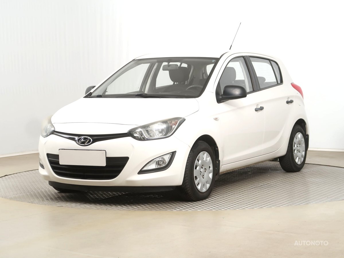 Hyundai i20, 2013 - pohled č. 3