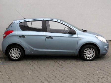 Hyundai i20, 2010 - pohled č. 4