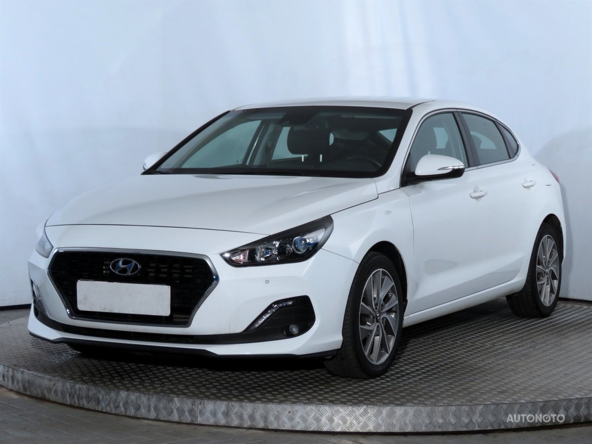 Hyundai i30 Fastback, 2019 - pohled č. 3