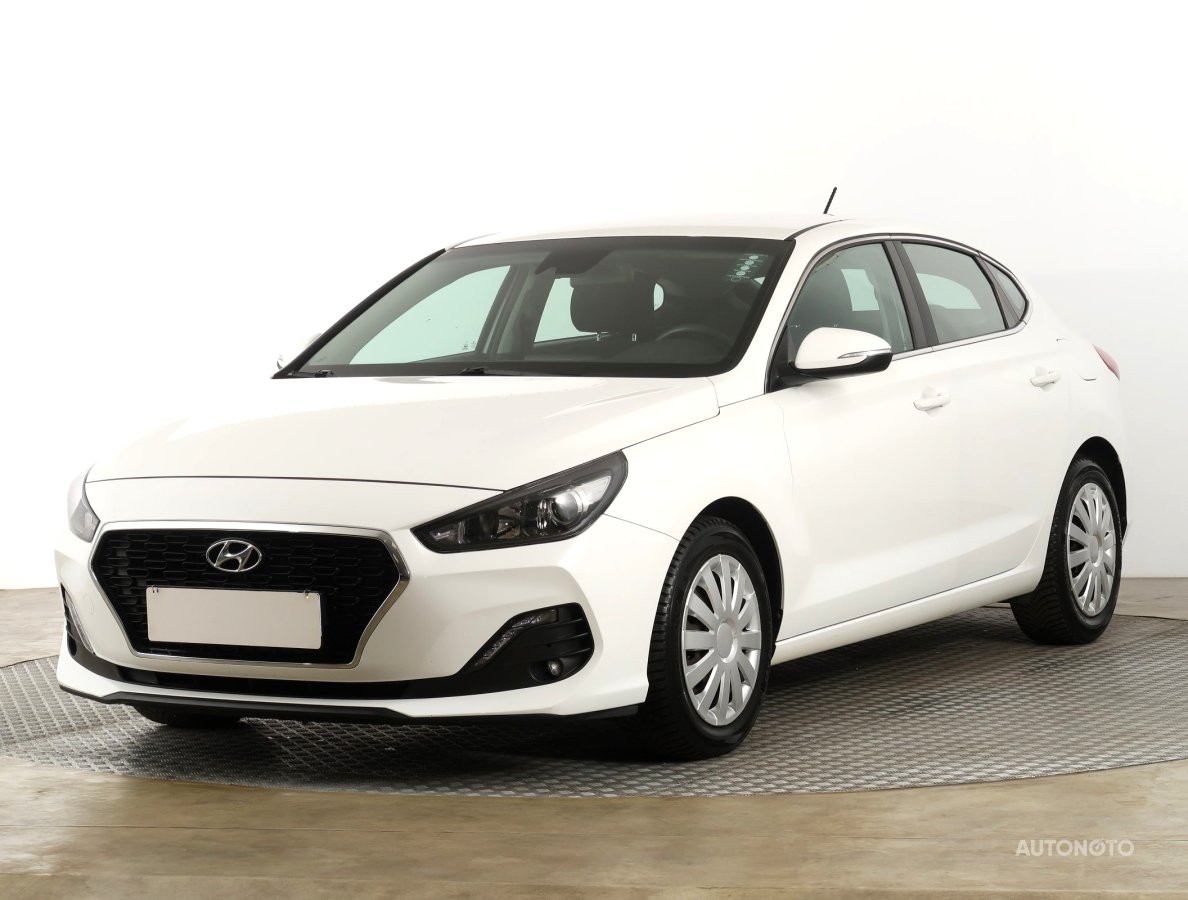 Hyundai i30 Fastback, 2018 - pohled č. 3