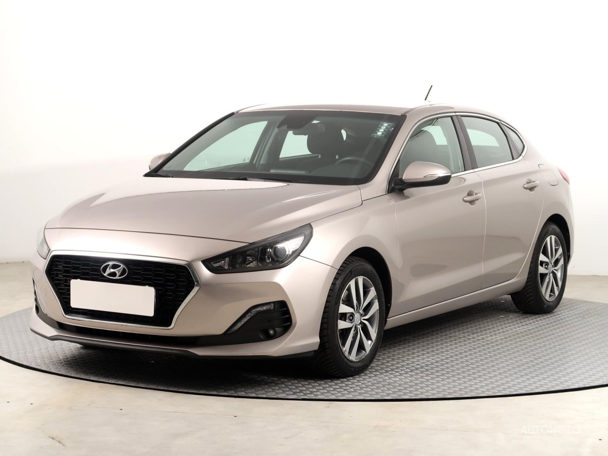 Hyundai i30 Fastback, 2018 - pohled č. 3