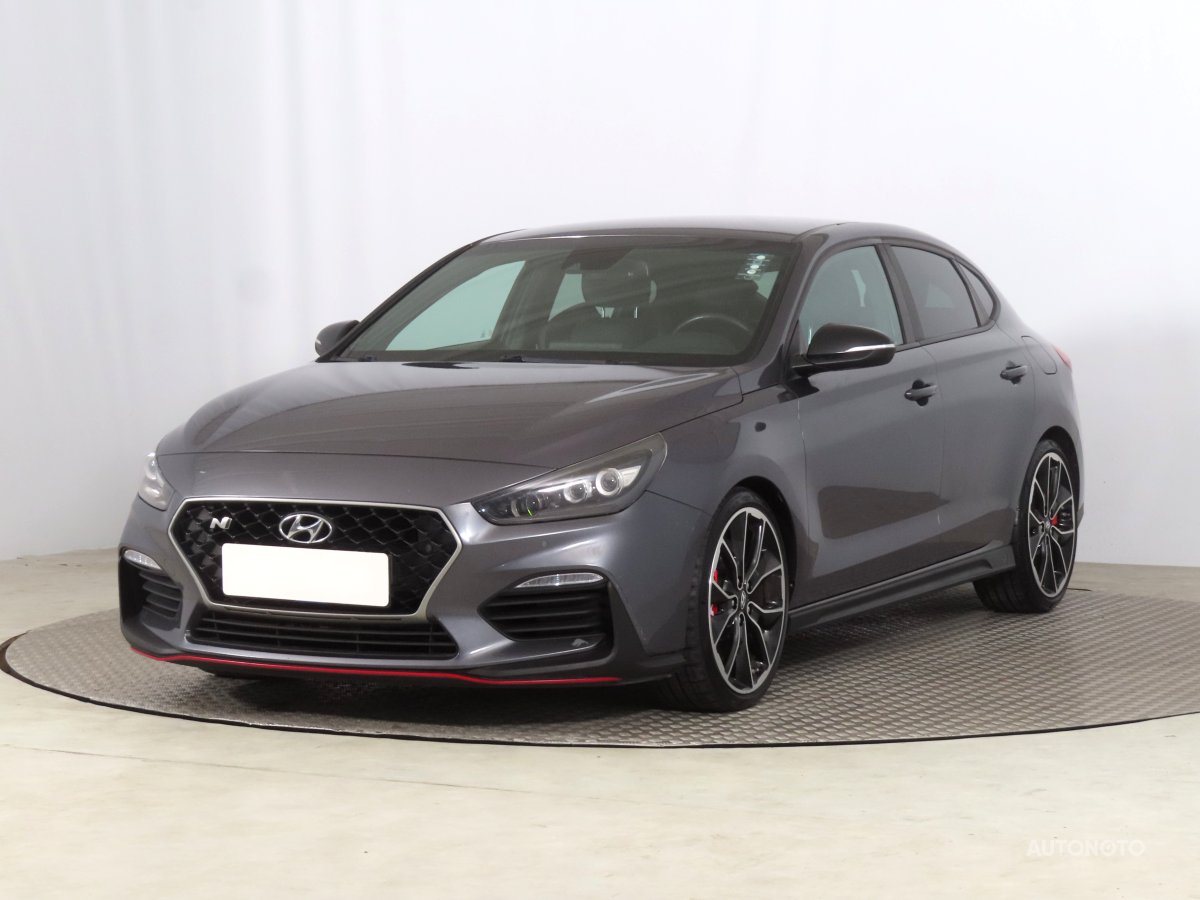 Hyundai i30 Fastback, 2019 - pohled č. 3