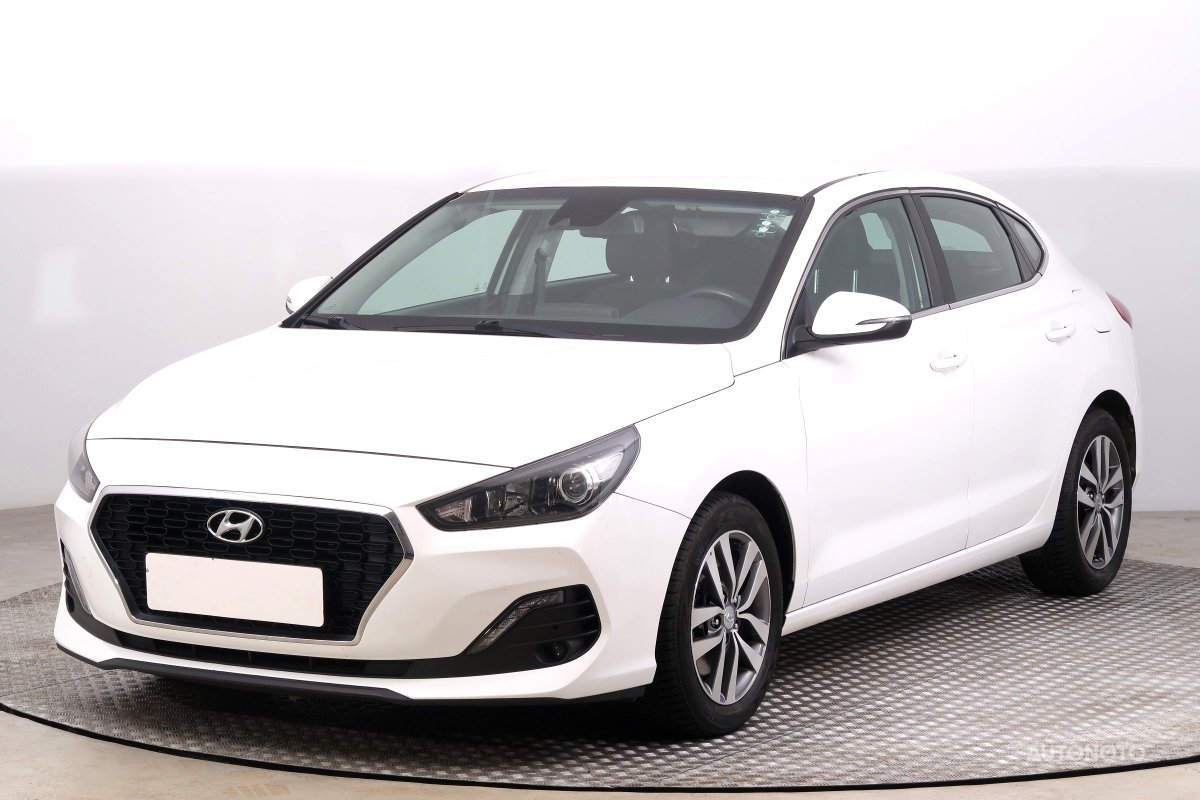 Hyundai i30 Fastback, 2019 - pohled č. 3