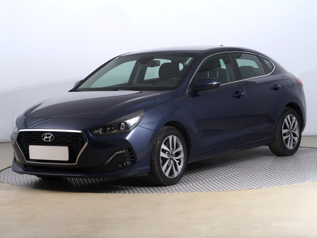 Hyundai i30 Fastback, 2019 - pohled č. 3