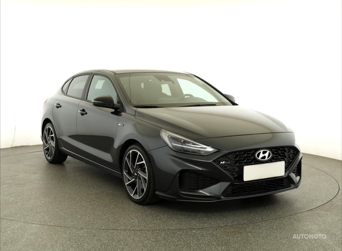 Hyundai i30 Fastback, 2023 - celkový pohled