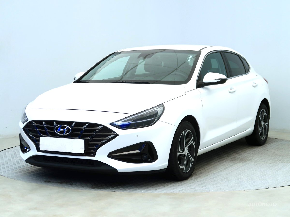 Hyundai i30 Fastback, 2021 - pohled č. 3