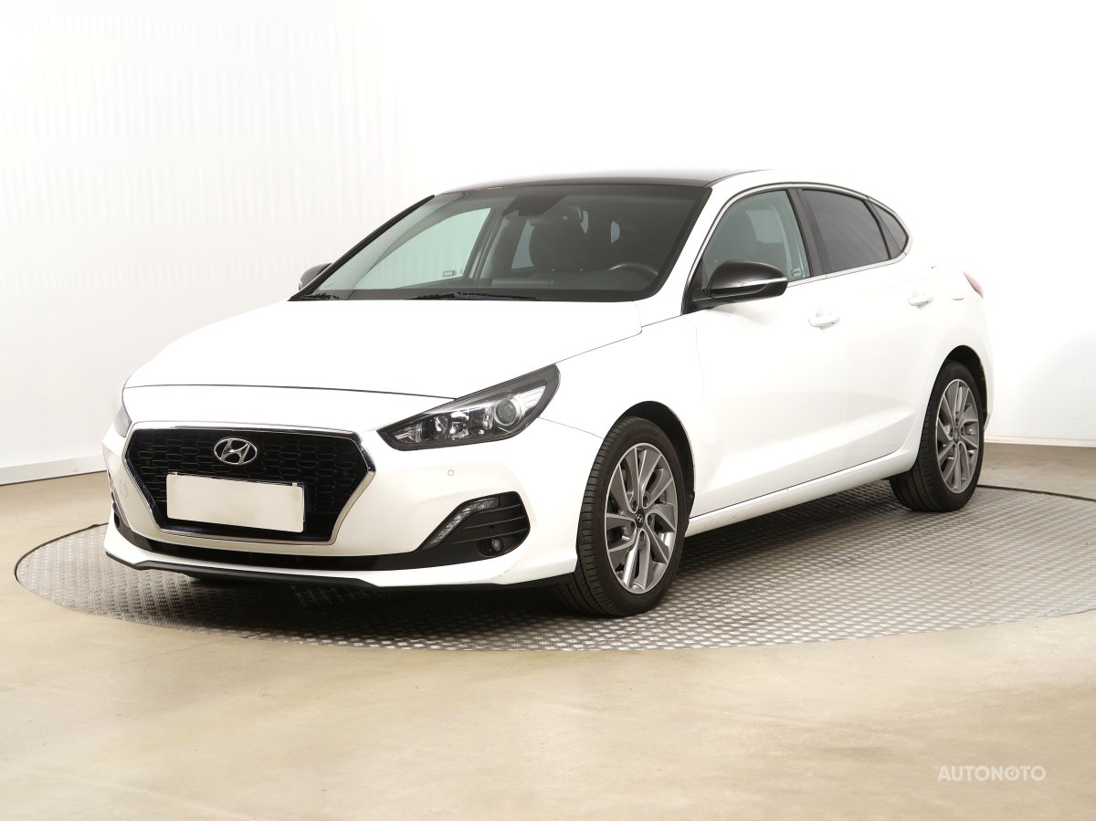 Hyundai i30 Fastback, 2018 - pohled č. 3
