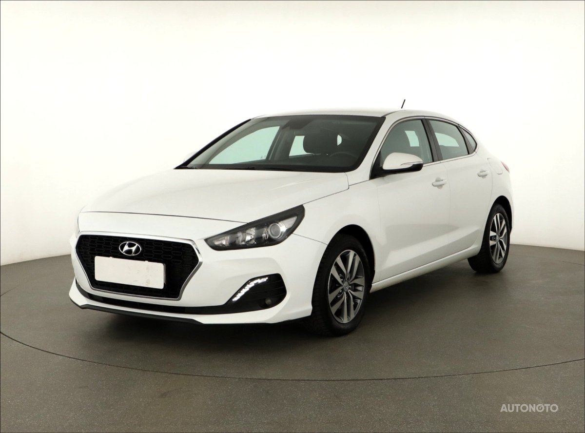 Hyundai i30 Fastback, 2019 - pohled č. 3