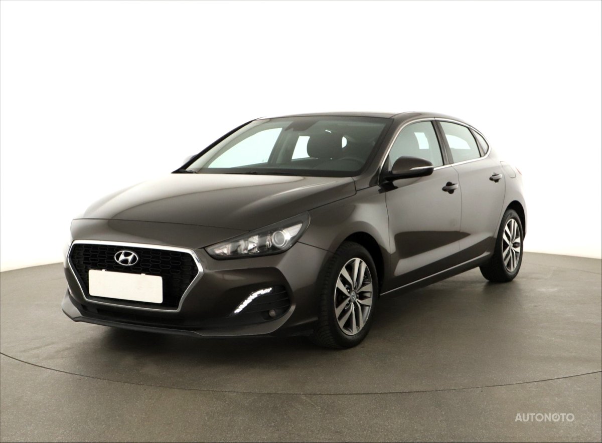 Hyundai i30 Fastback, 2018 - pohled č. 3