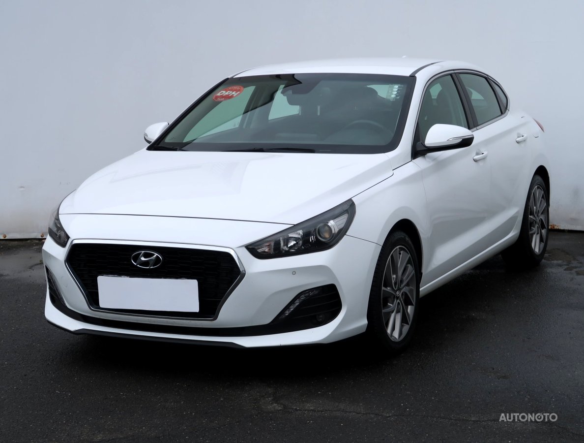 Hyundai i30 Fastback, 2019 - pohled č. 3