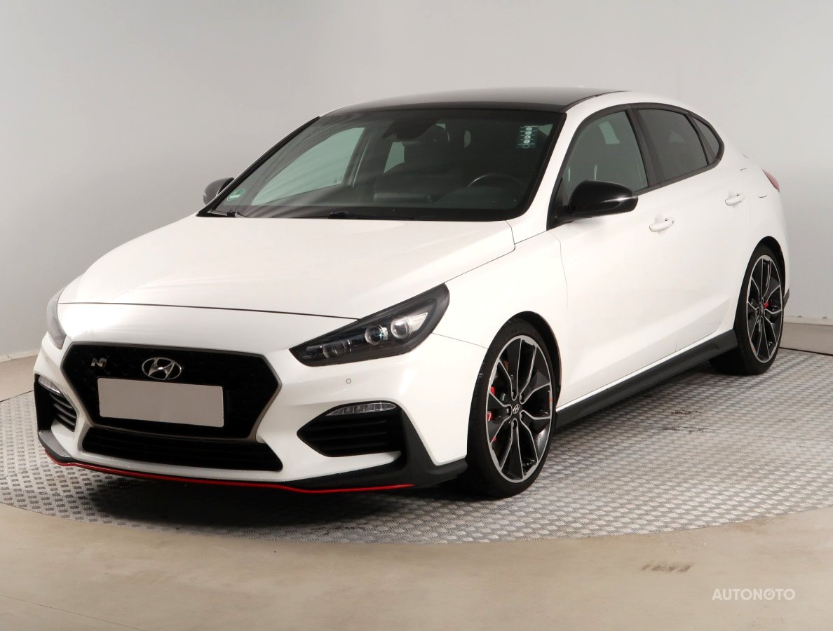 Hyundai i30 Fastback, 2019 - pohled č. 3