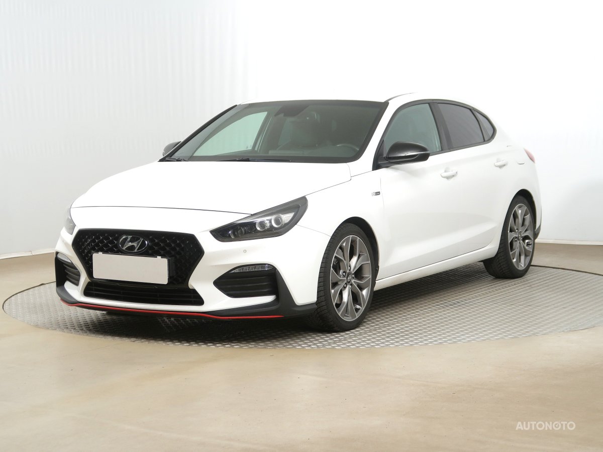 Hyundai i30 Fastback, 2019 - pohled č. 3