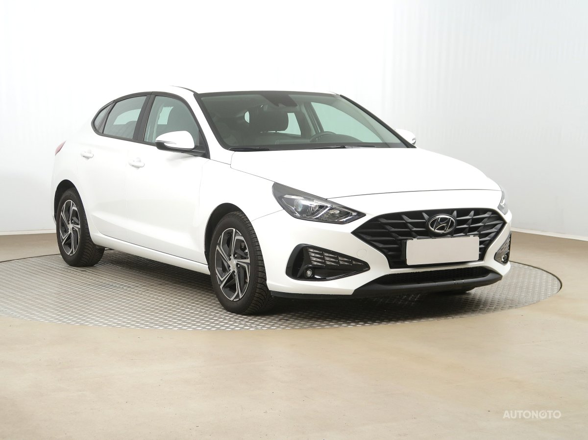 Hyundai i30 Fastback, 2022 - celkový pohled