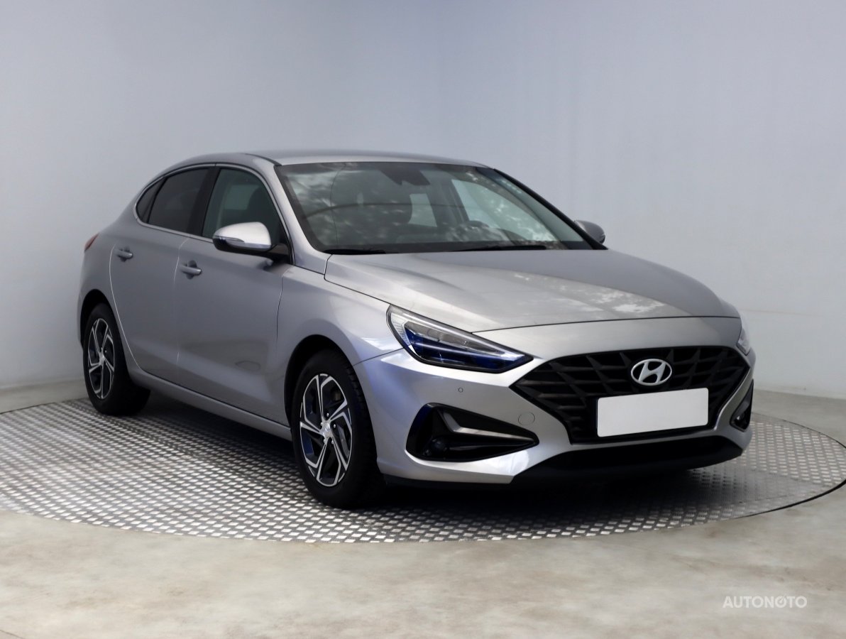 Hyundai i30 Fastback, 2023 - celkový pohled