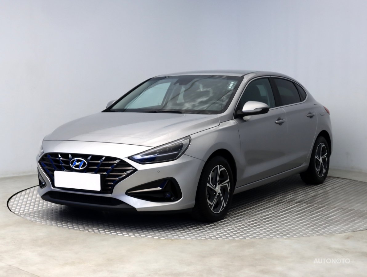 Hyundai i30 Fastback, 2023 - pohled č. 3