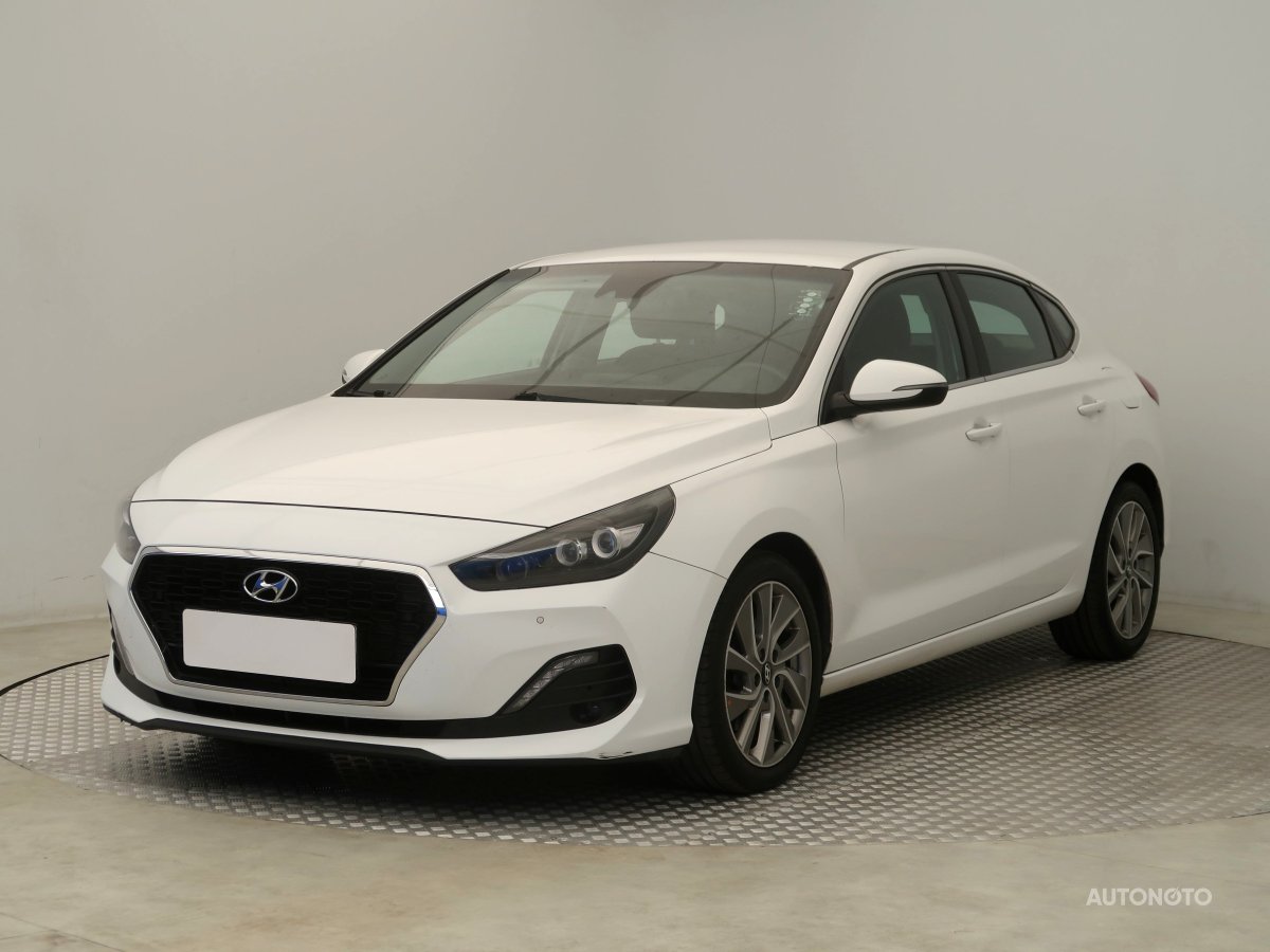 Hyundai i30 Fastback, 2019 - pohled č. 3